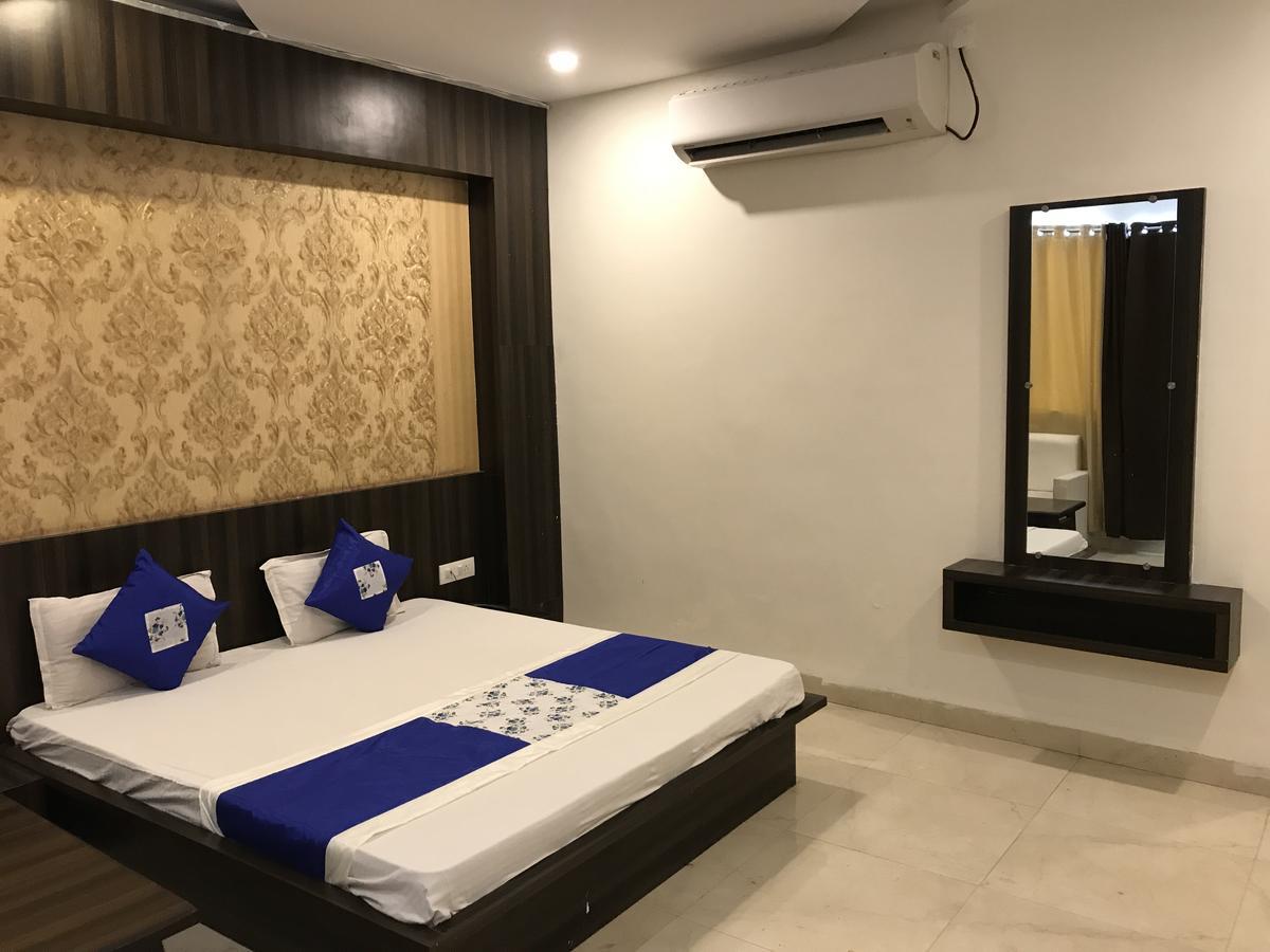 Hotel City Palace Ujjain Buitenkant foto