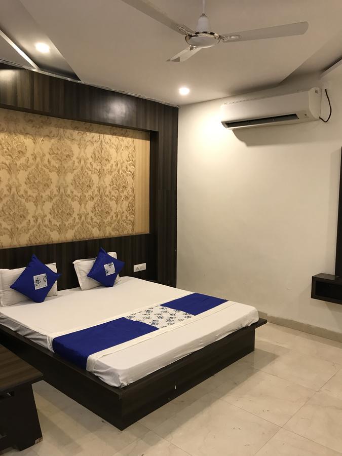 Hotel City Palace Ujjain Buitenkant foto